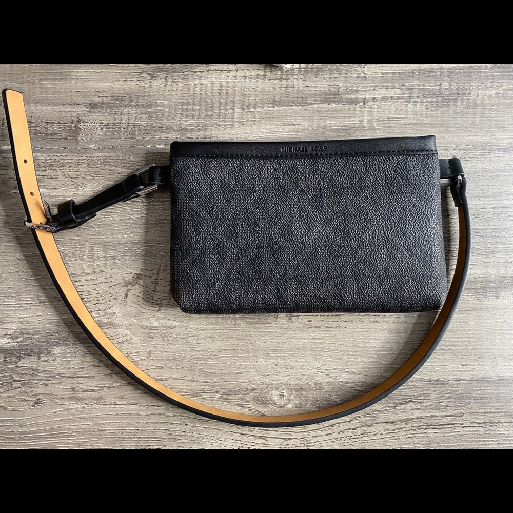 Michael Kors Fanny pack!